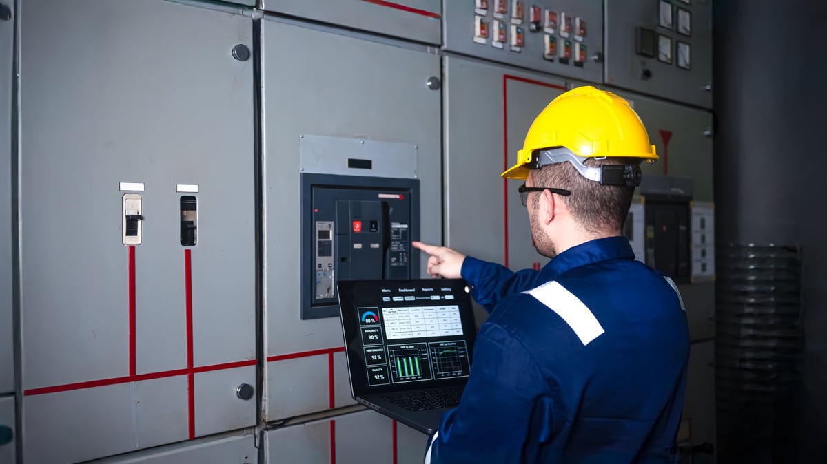 Inspección de paneles de control eléctrico en fábrica