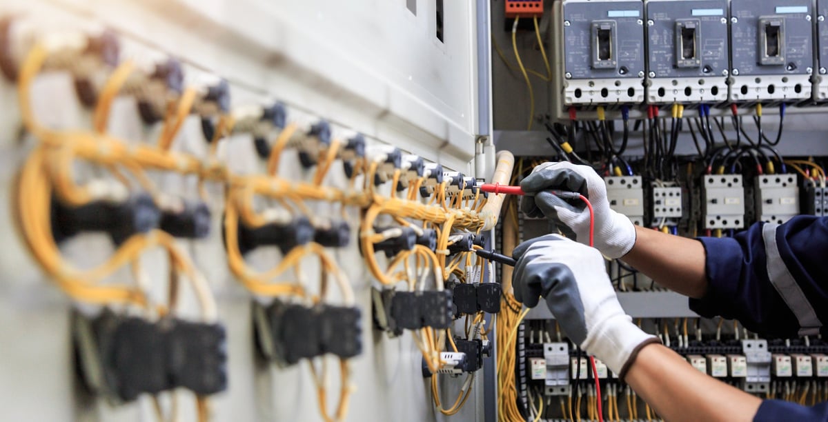 Instalación de tablero eléctrico industrial
